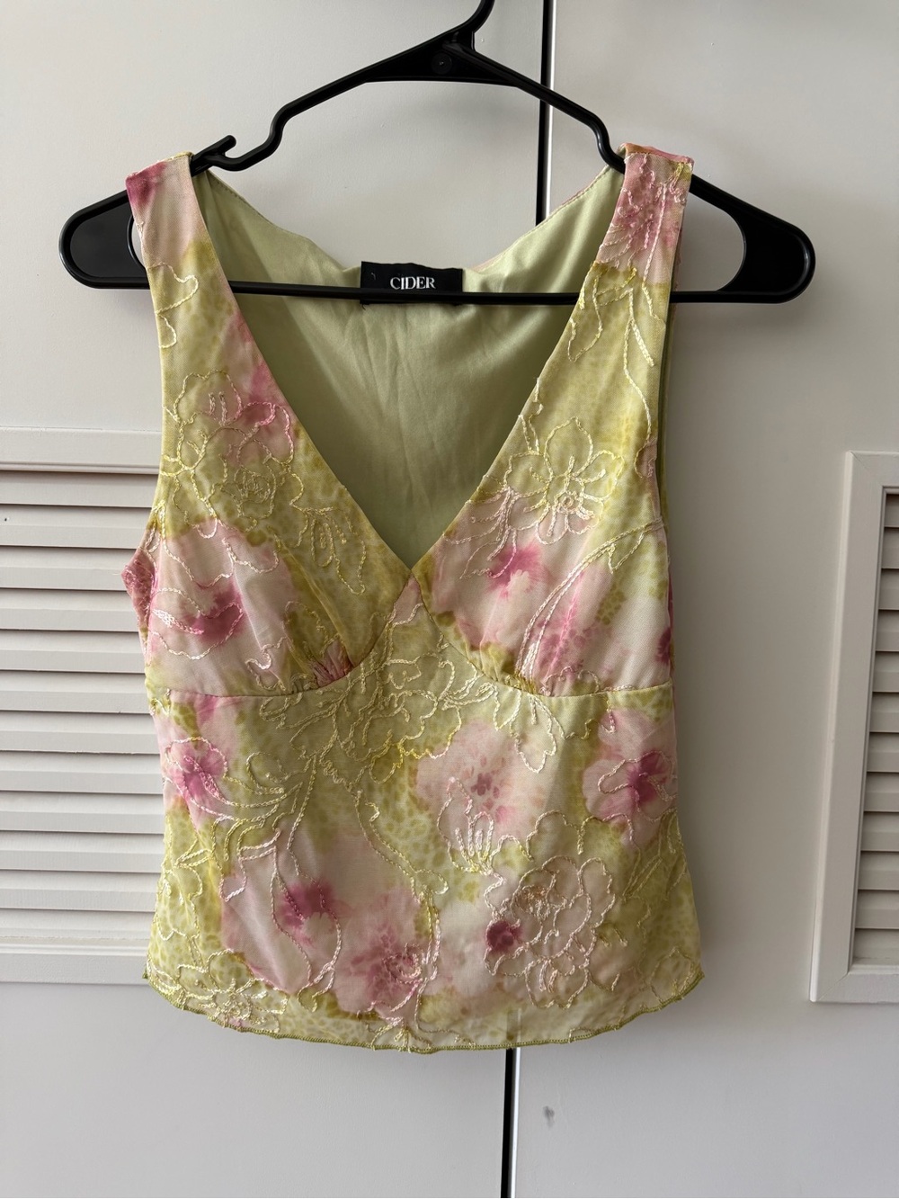 Cider Floral Embroidered V-Neck Top – Size S